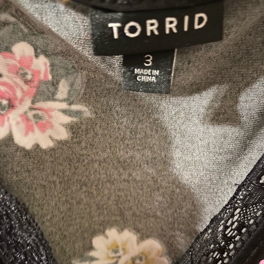 Floral top - Picture 2 of 2